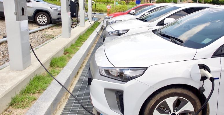 Auto elektryczne ładowanie