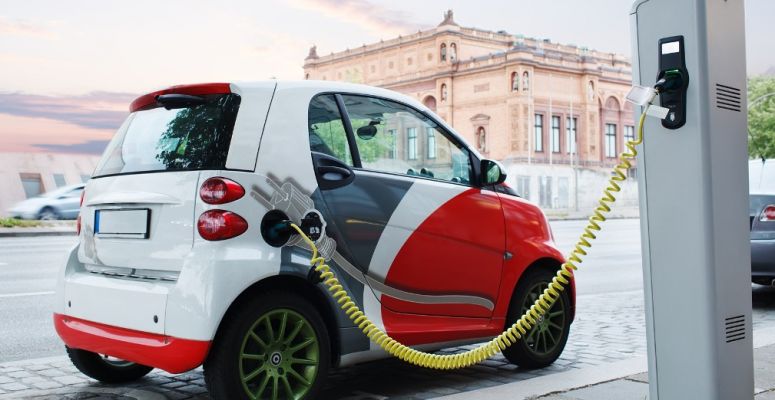 Ładowanie samochodu elektrycznego