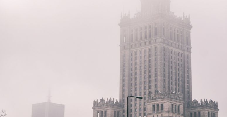 Pałac Kultury w smogu.