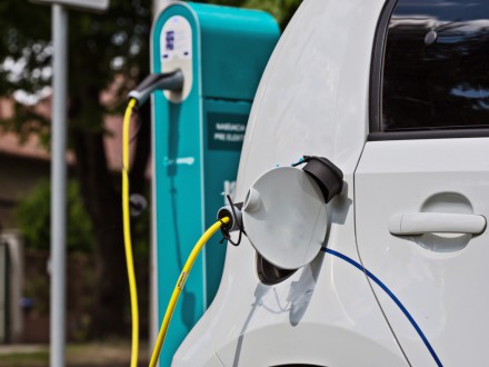 Aż 60 mld euro inwestycji w auta elektryczne i baterie w Europie w 2019