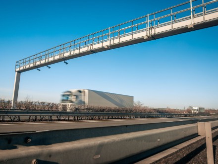 UE przyjmuje nowe przepisy dotyczące opłat drogowych