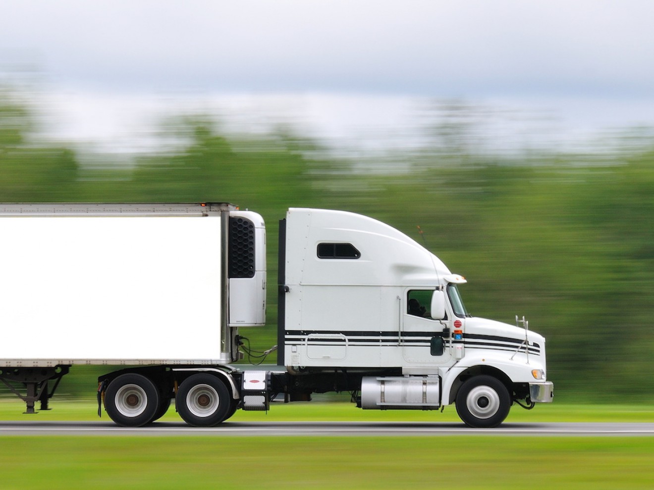 Spada koszt posiadania i użytkowania e-ciężarówek