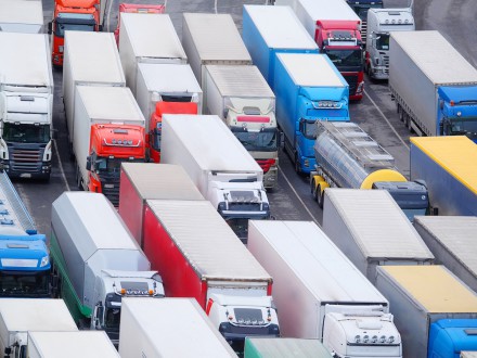 Emisje zanieczyszczeń z ponad 1/3 ciężarówek Euro 6 za wysokie