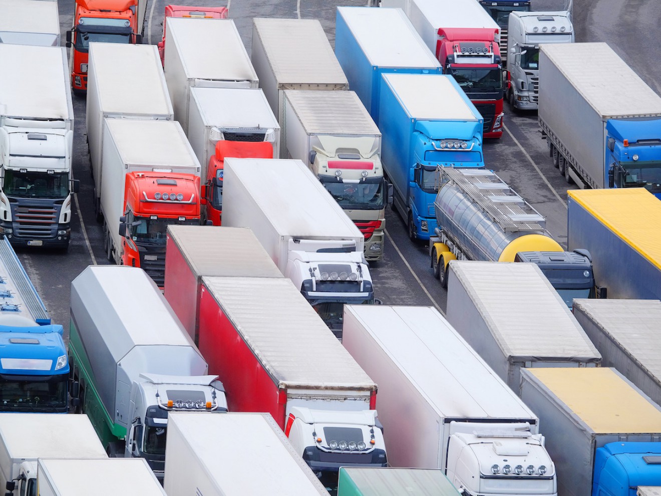 Emisje zanieczyszczeń z ponad 1/3 ciężarówek Euro 6 za wysokie