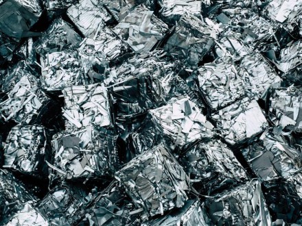 Baterie elektryków potrzebują mniej surowców niż auta na paliwa kopalne