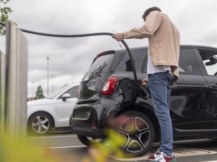 20 milionów ton CO2 mniej dzięki przejściu na pojazdy elektryczne