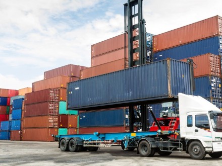 Sprzedaż ciężarówek z silnikami diesla powinna się zakończyć do 2035 roku