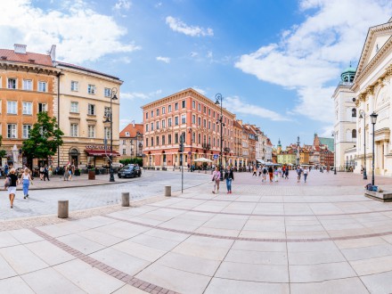 Trendy, wyzwania i praktyka uspokajania ruchu w miastach