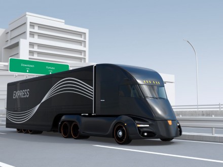 Całkowity koszt e-ciężarówek niższy od diesli już w 2025