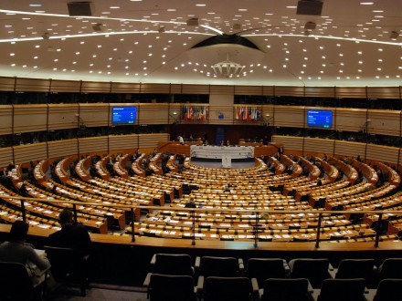 Parlament UE za końcem produkcji aut z silnikami spalinowymi w 2035 roku