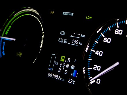 Ukryte zużycie paliwa w hybrydzie plug-in to koszt około 500 euro rocznie