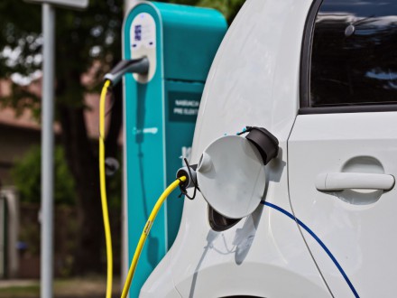 Czy plany KE dotyczące przyszłości aut spalinowych powinny nas martwić? 