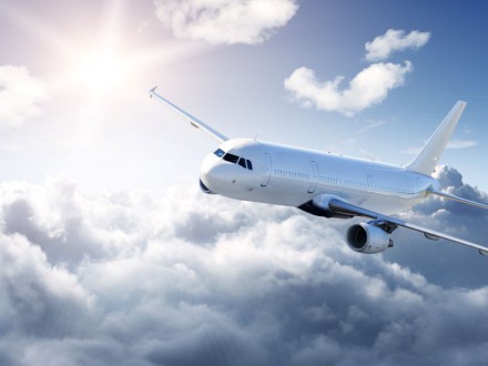 Firmy nie ograniczają lotów służbowych - ranking