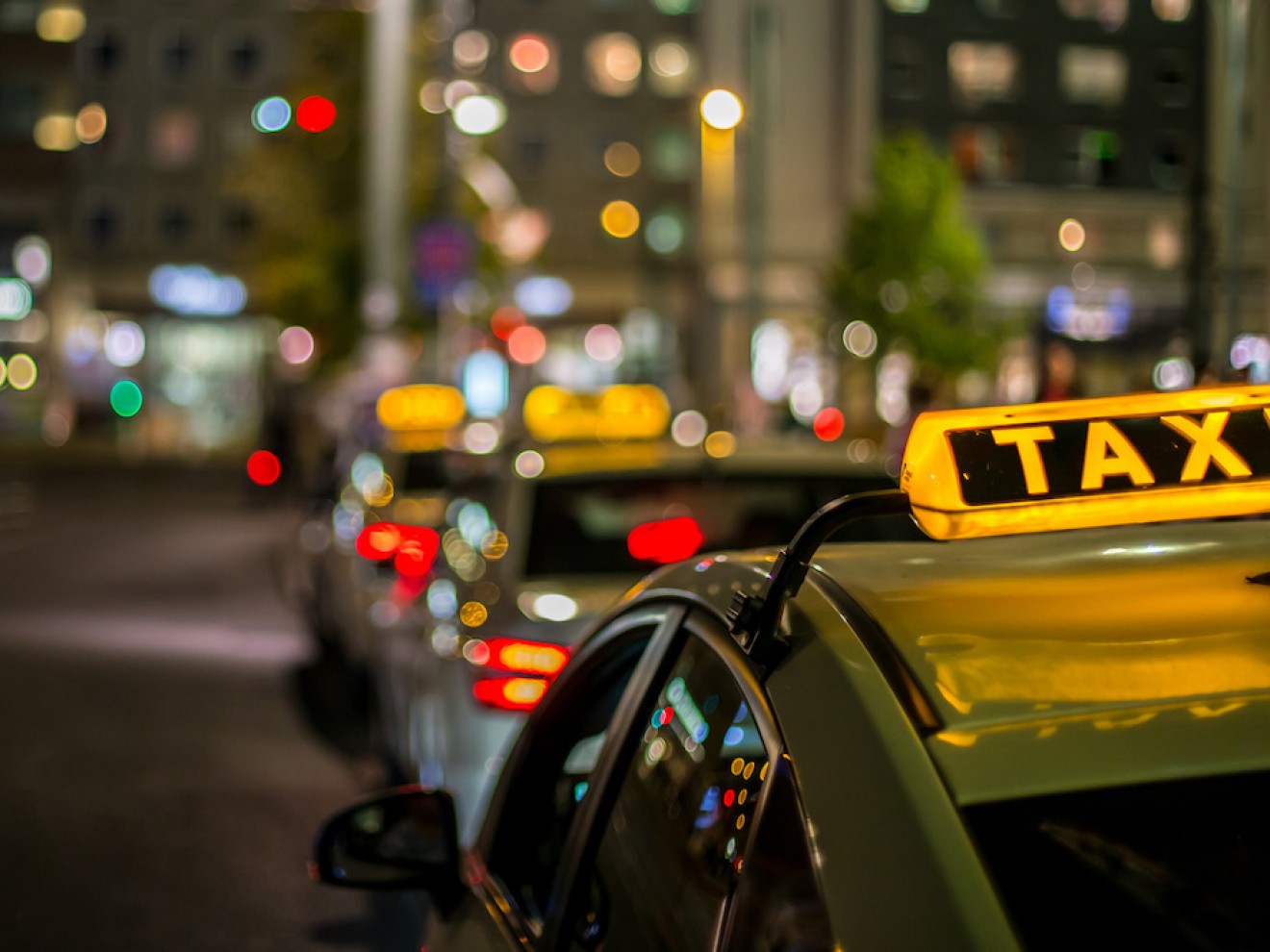 Zapłacimy więcej za przejazd autem zeroemisyjnym?