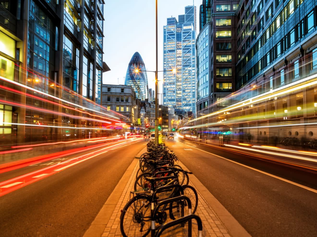 Parlament Europejski i Rada zgodne - w 2035 koniec emisyjnych samochodów